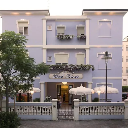 Trieste 3* 切塞纳蒂科